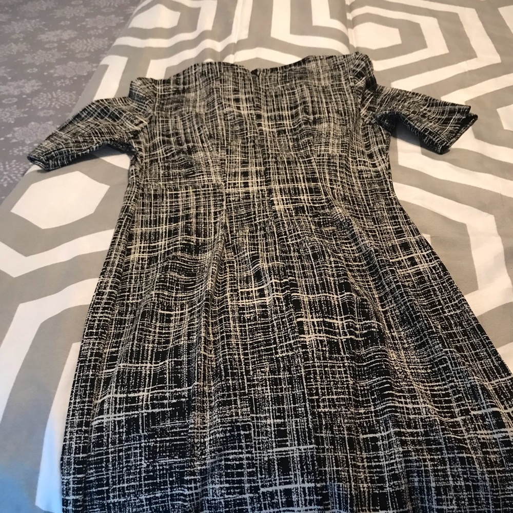 Dress - Picture 3 of 4